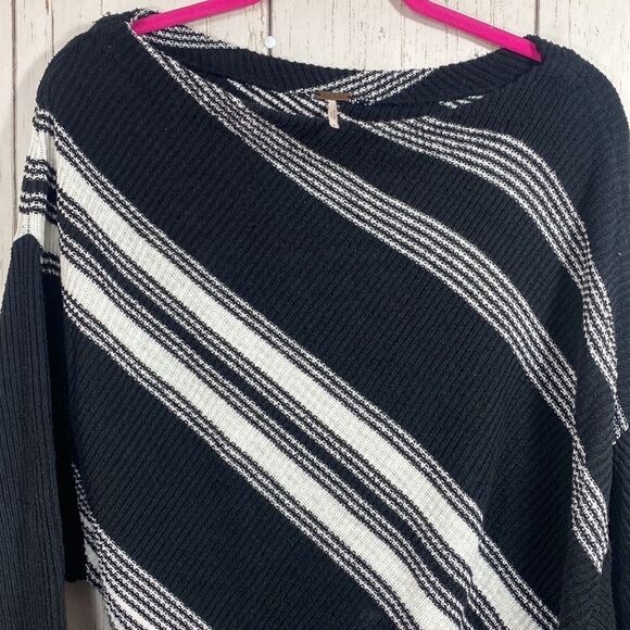 Free People Black & White Asymmetrical Stripe Knit Sweater Size M Boho Slouchy - Picture 8 of 15